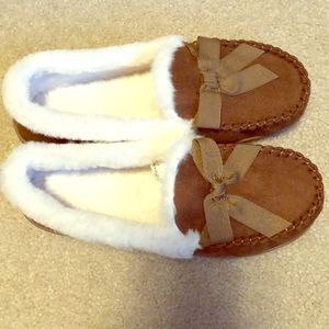 Sonoma Shoes - Women’s Fur Lined Slippers Sonoma NEW Sz L 9-10 Sonoma Shoes - Women’s Fur Lined Slippers Sonoma NEW Sz L 9-10